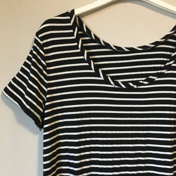 Hipster B&W Stripe High Low Tee - Picture 5 of 16